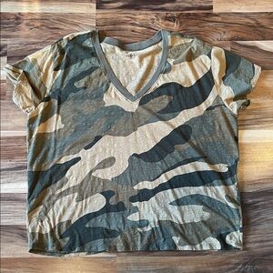 Torrid classic fit camo t-shirt size 1 1x 14 16